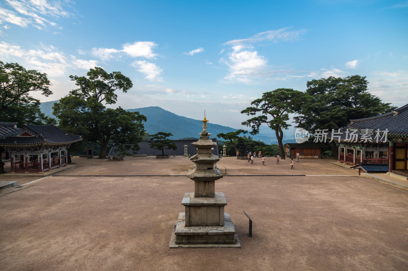 韩国寺院的白塔