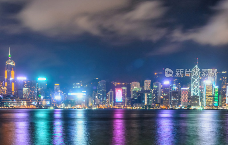 香港维多利亚港海景与中环摩天大楼夜景灯光