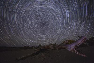 古城墙上空的星轨