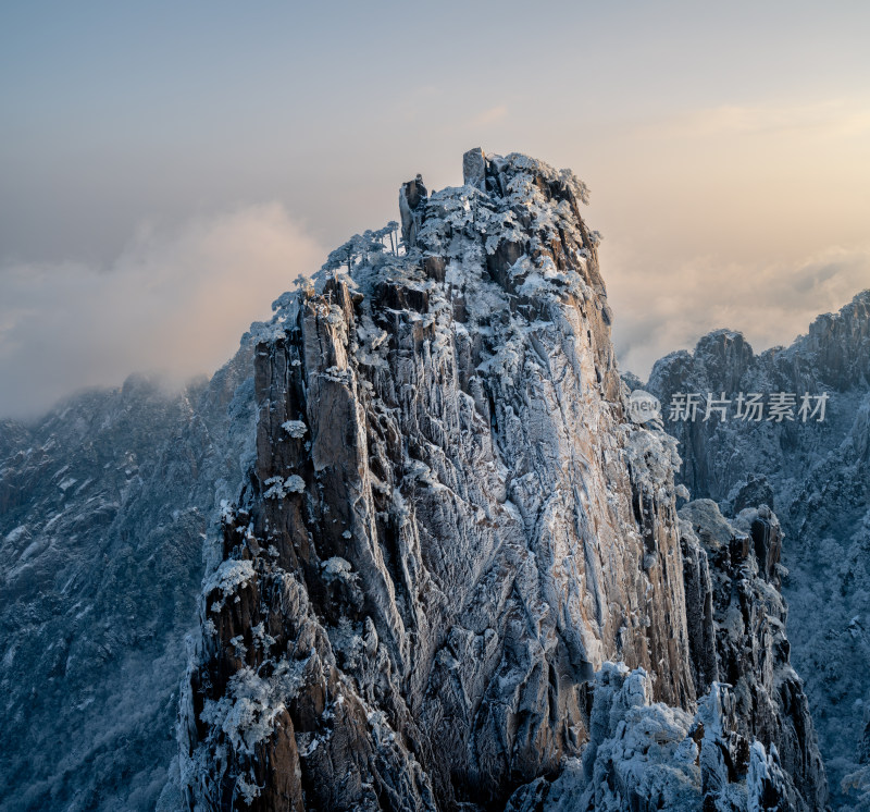 雪后黄山奇峰，壮美山景尽显自然魅力