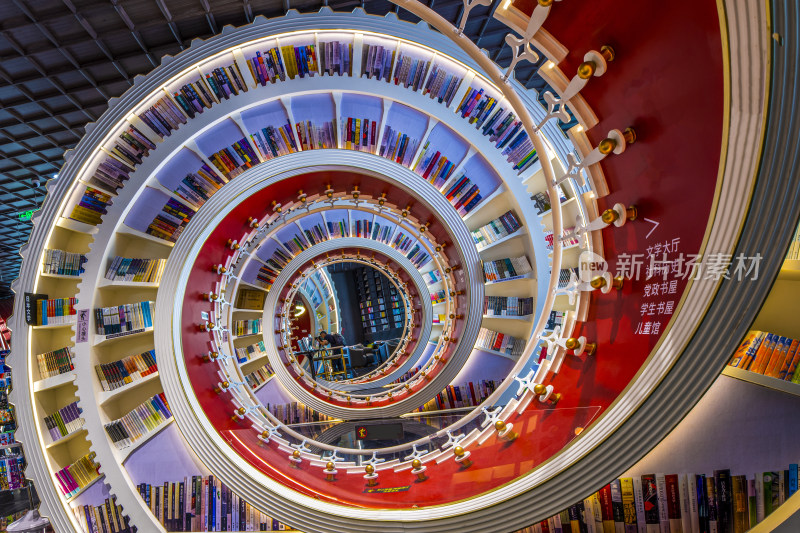 深圳钟书阁螺旋形书架书店内景