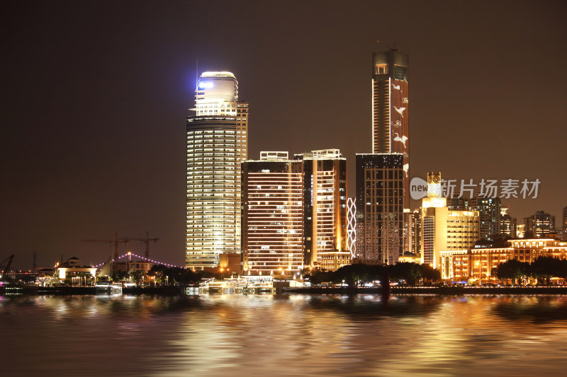 广州璀璨夜景下的城市现代化高楼群