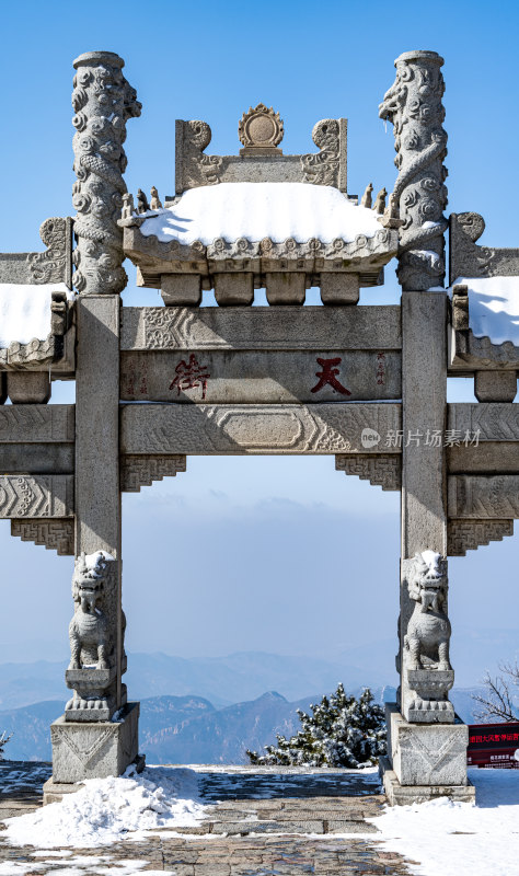 山东泰安泰山风景区雪景自然景观