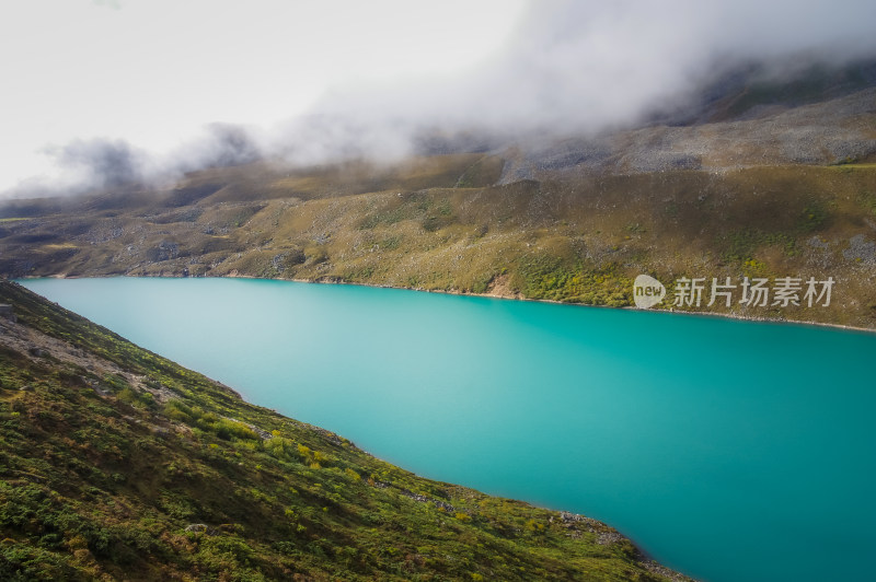 西藏山南白玛林措山水自然风景