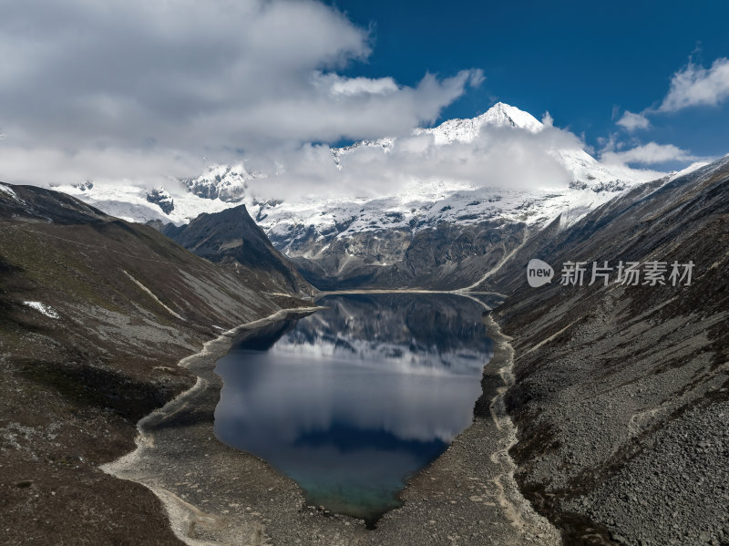 西藏山南洛扎秘境库拉岗日白马林措航拍