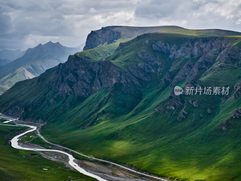 独库公路的草原美景