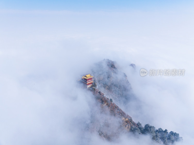 航拍雪后云海上雾中山顶寺庙秦岭南五台