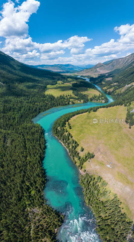 航拍夏季新疆喀纳斯风景