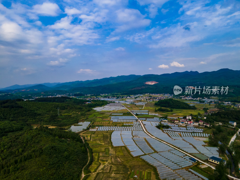 山川丘陵美丽乡村航拍摄影图