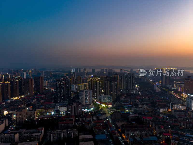 湖南岳阳晚霞夜景航拍图