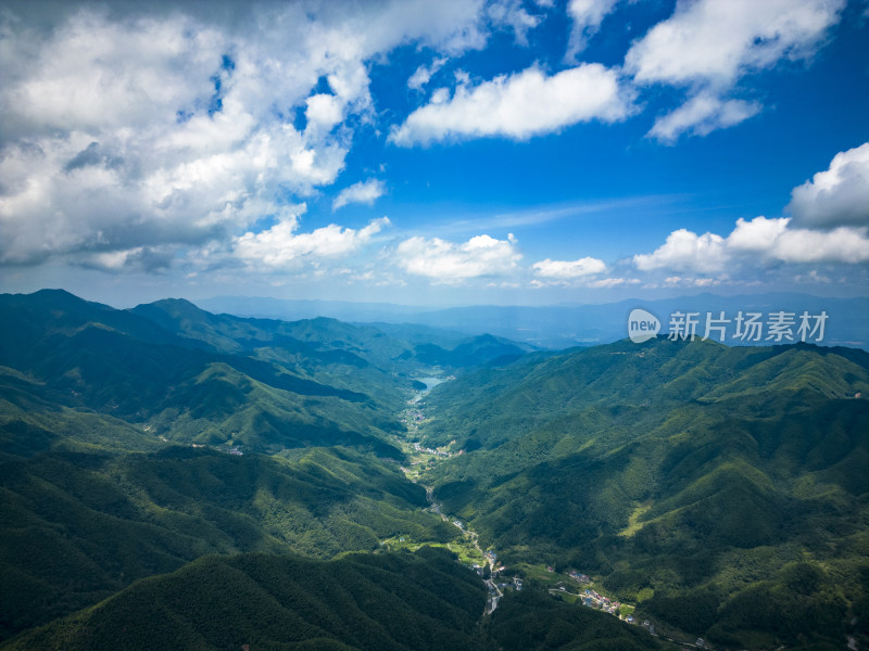 祖国壮丽河山江西井冈山群山