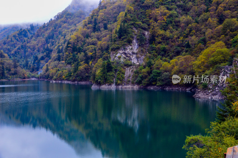 松坪沟的湖泊