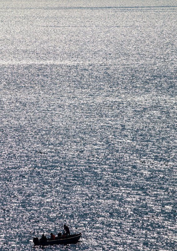 烟台月亮湾第一海水浴场海天海水相间景观