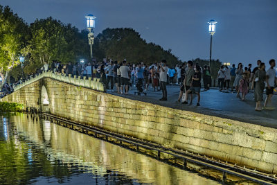 杭州西湖断桥景点夜景