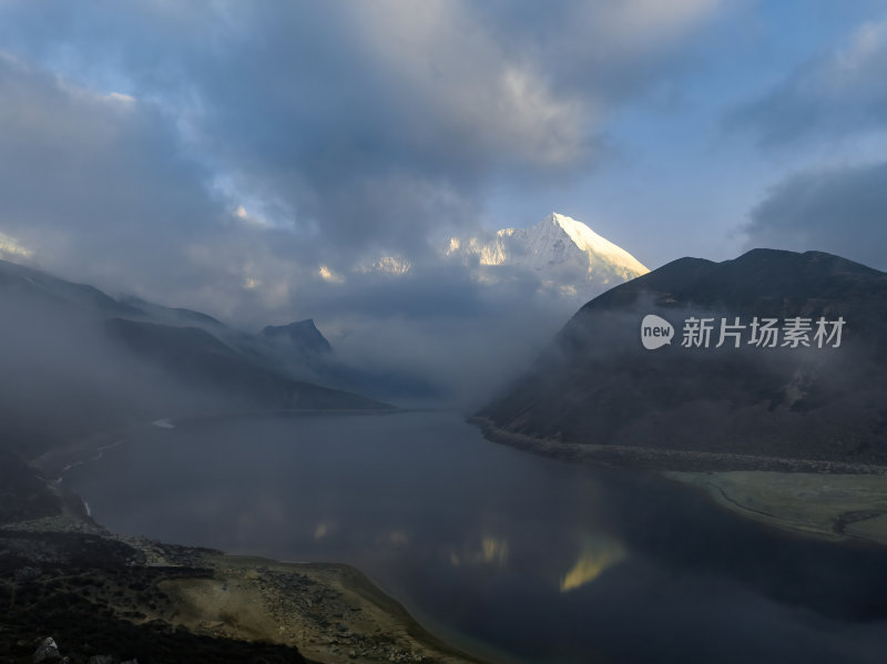 西藏山南洛扎秘境库拉岗日白马林措航拍