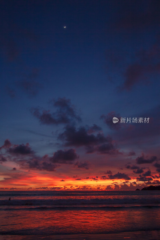 海边沙滩日落晚霞