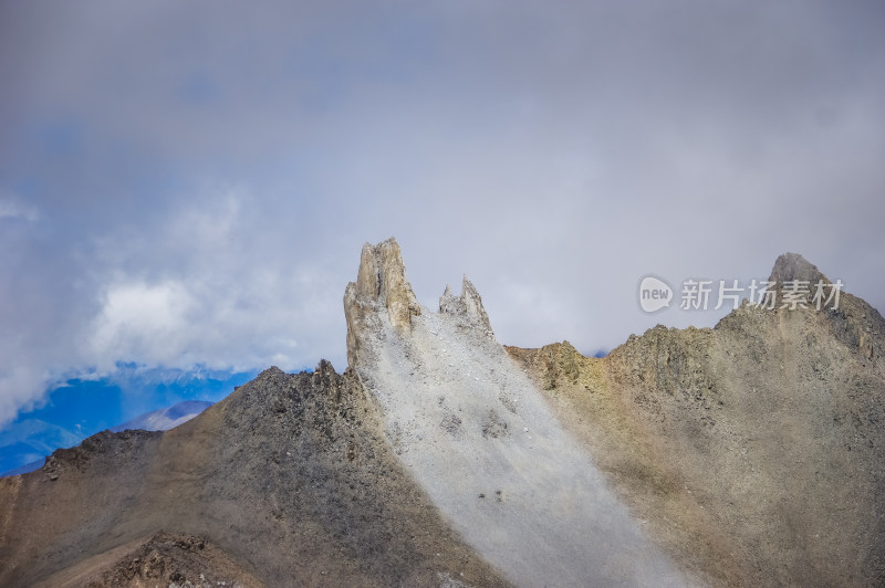 荒凉山峰山脉山脊