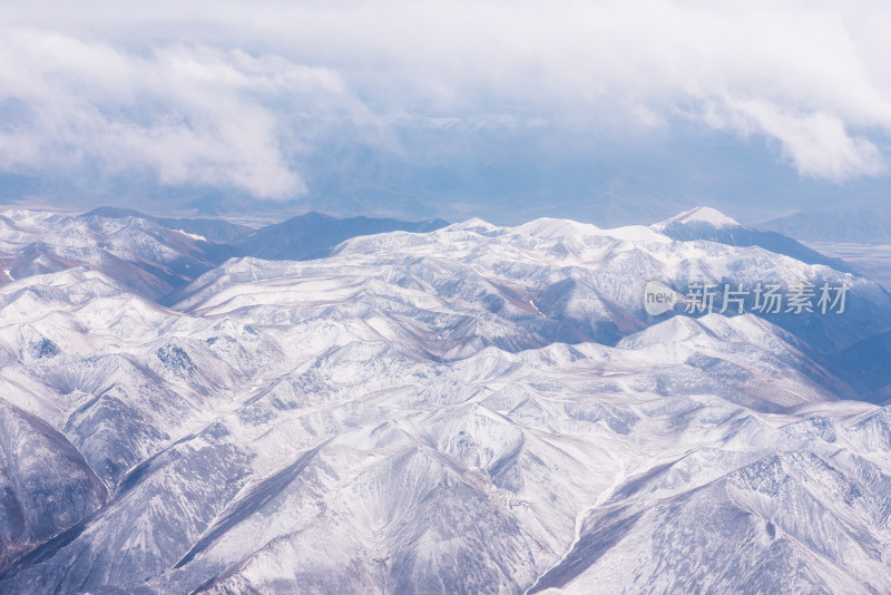 中国西藏高空飞机上航拍连绵雪山自然风光