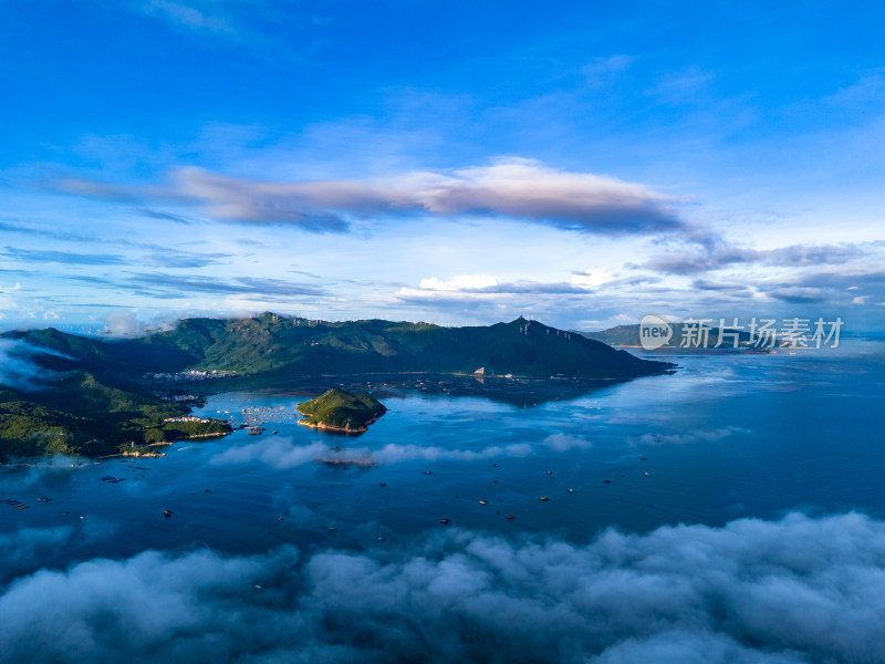 南澳岛清晨海上云海航拍图