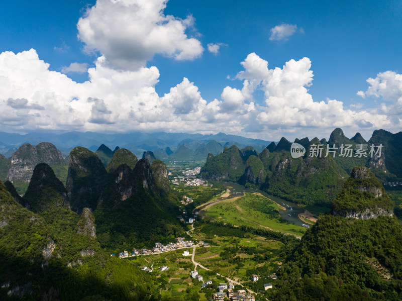 桂林阳朔十里画廊遇龙河山水风光 金秋稻田