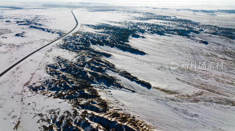 新疆阿乌高速雪景