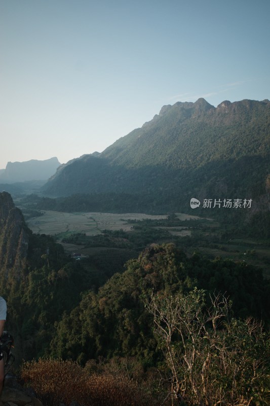 老挝万荣山地田野俯瞰风景