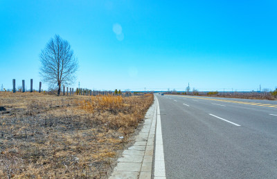 内蒙古呼伦贝尔海拉尔草原秋景与公路景观