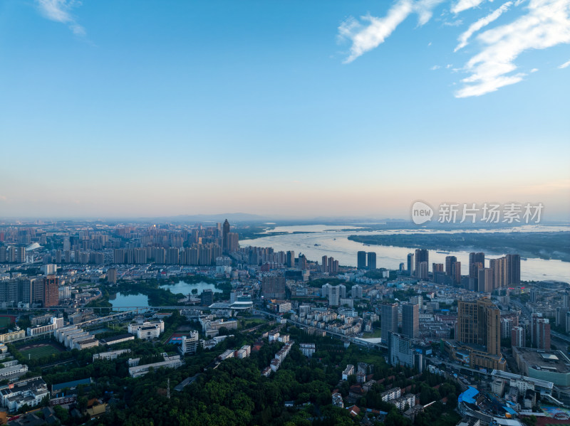 夏季傍晚航拍安徽芜湖沿江城市风光