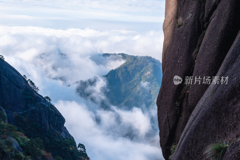 云雾下，安徽黄山风景区风光