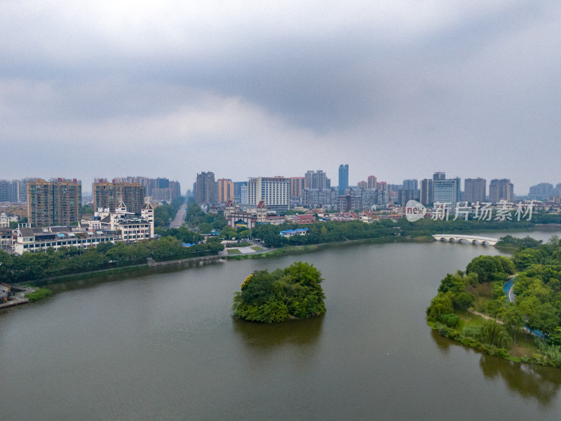 眉山远景楼河流周边风景航拍图