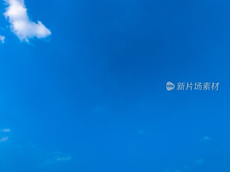 天空蓝天白云光影摄影图