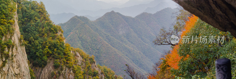 河南省洛阳白云山九龙潭秋天风景