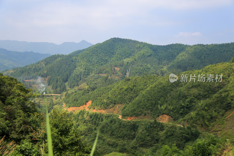 山脉 山坡 森林 蓝天 梯田