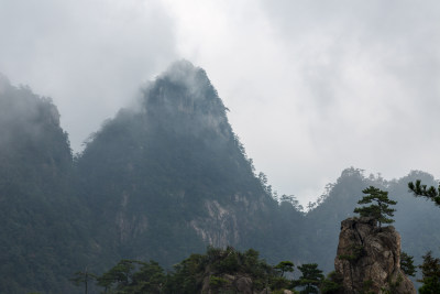 云海中的大明山