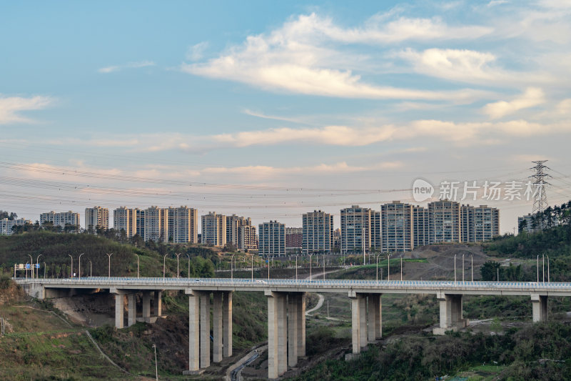 重庆市渝北区发展中的城市住宅与桥梁