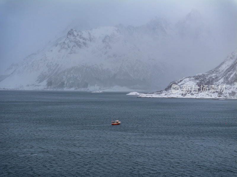 挪威罗弗敦群岛北极圈雷纳冬季雪景高空航拍