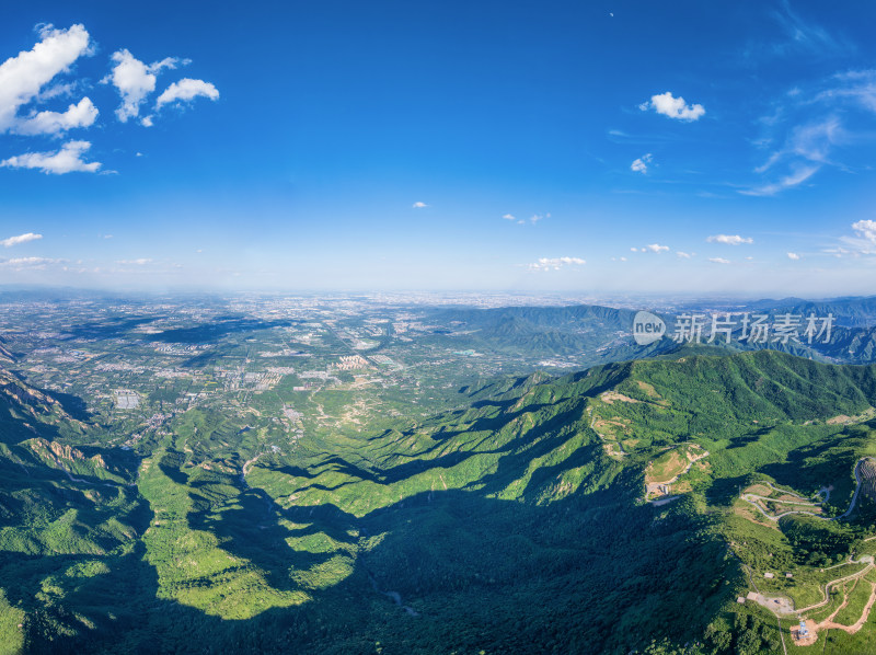 从高山航拍北京城市全景