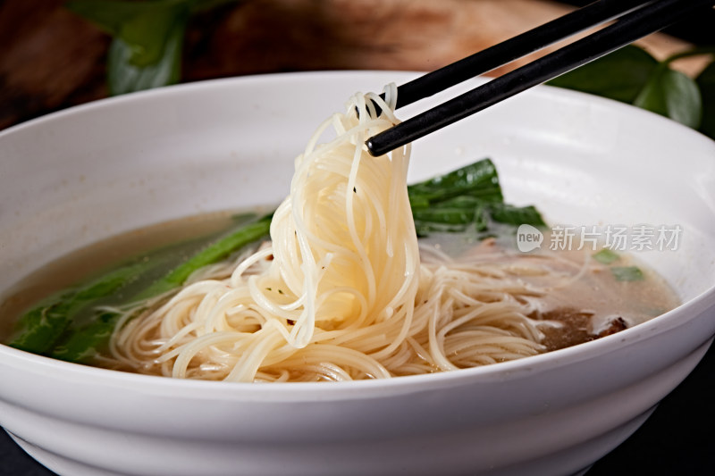 港式茶餐牛肉清汤米粉