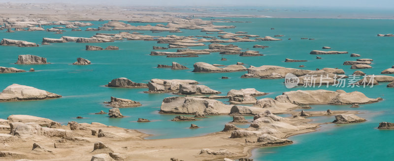 青海海西州乌素特水上雅丹奇异地貌高空航拍