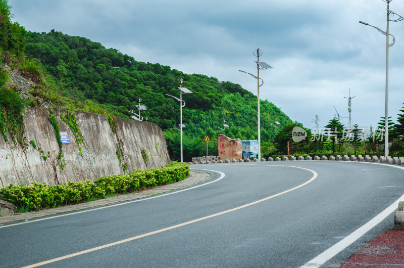 福建省福州平潭岛北港村的山间弯道