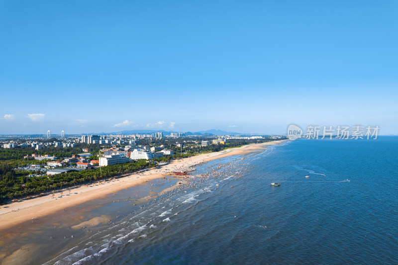 海边城市风光全景航拍