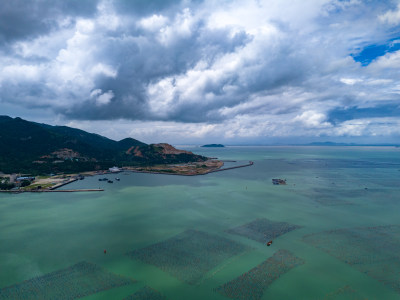 蓝色海洋大海岛屿自然风光航拍图