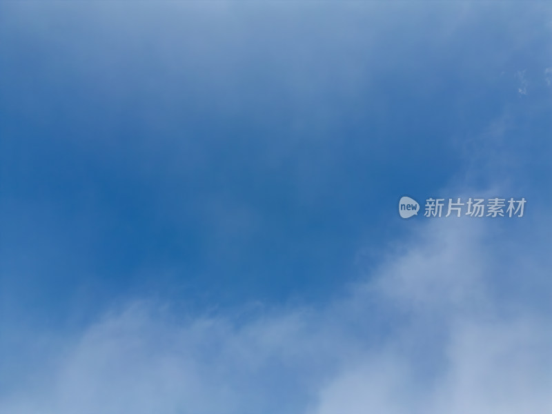 无人机高空航拍的天空