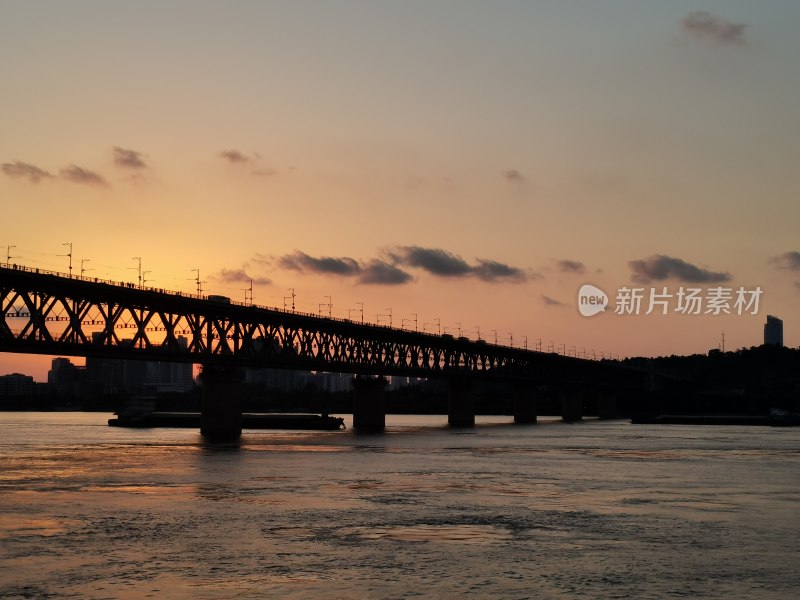 武汉长江大桥和日落