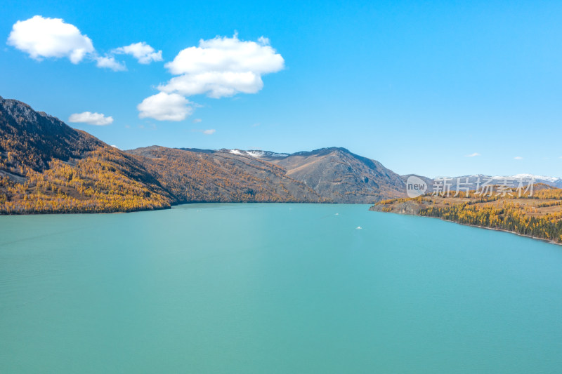 新疆北疆阿勒泰喀纳斯风景区喀纳斯湖