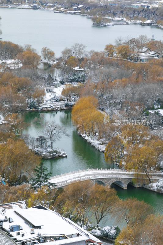 山东济南大明湖航拍雪景