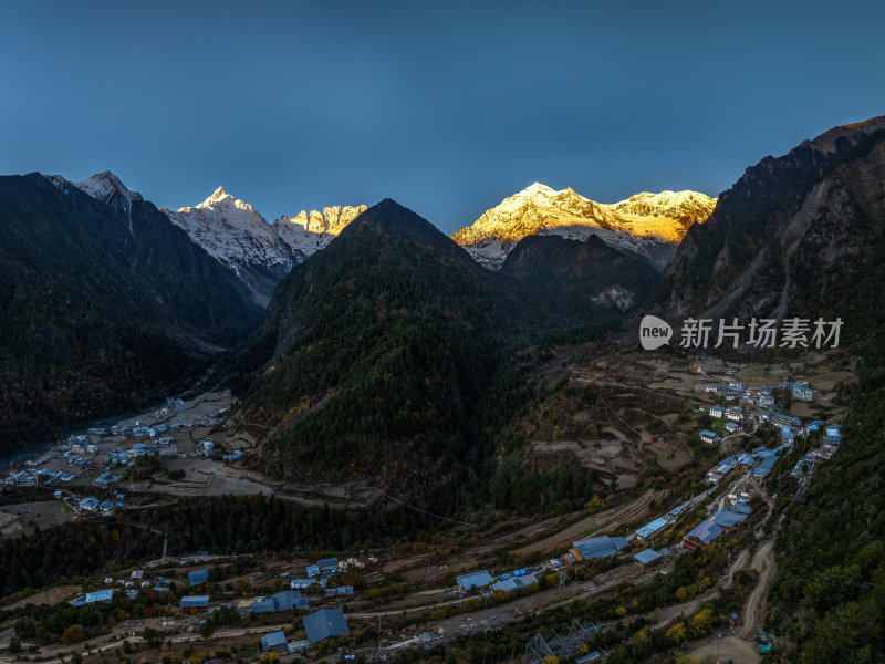 云南香格里拉雨崩村梅里雪山秋色高空航拍