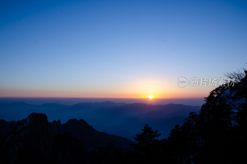 安徽黄山日出云海风光