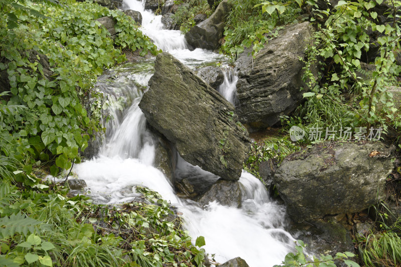 清泉石上流