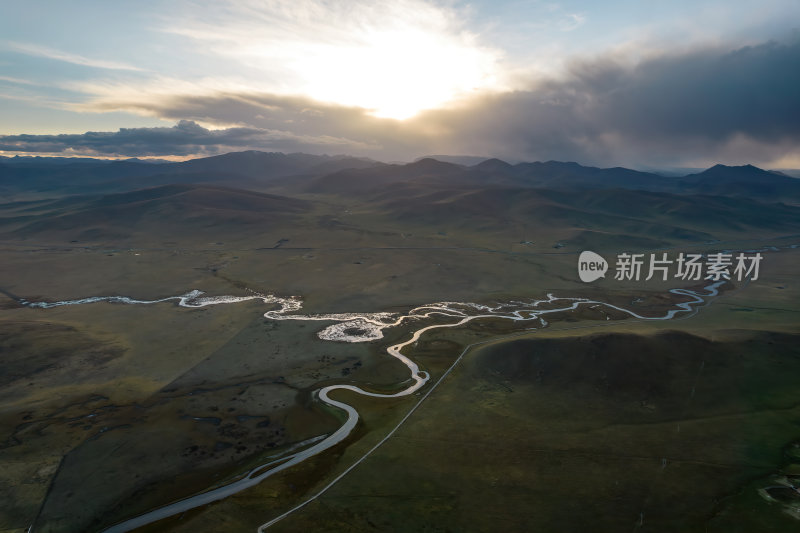 甘肃甘南玛曲阿万仓湿地蜿蜒河道草原航拍